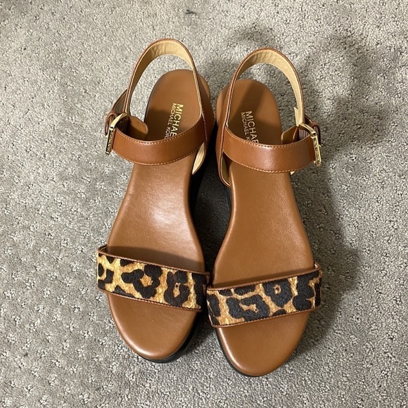 NWOB MICHAEL Michael Kors Marlon Leopard Calf Hair Leather Platform Sandals 6.5 - Picture 8 of 11